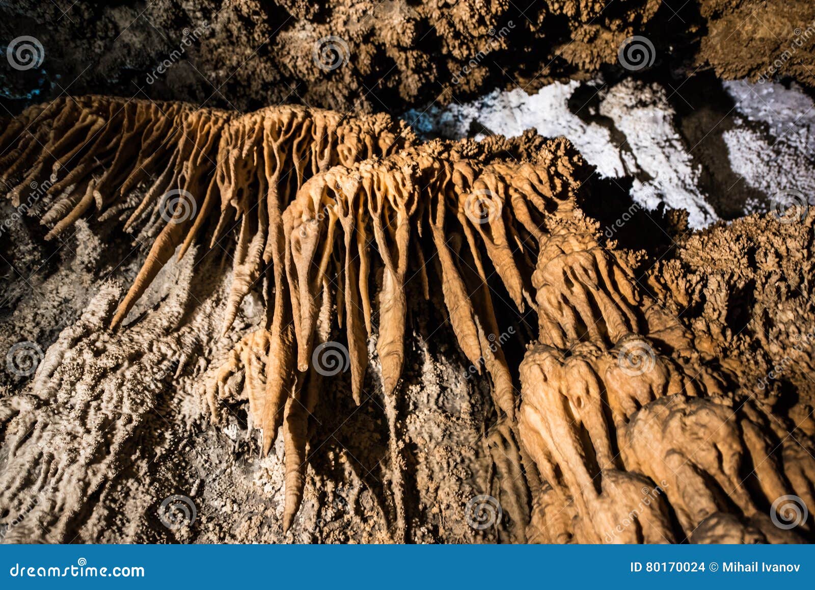 uhlovitsa: stalactites